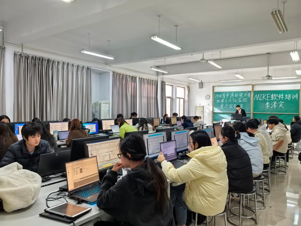 丹華水利專家李澤實來校授課，MIKE軟件培訓助力水利環境技術創新